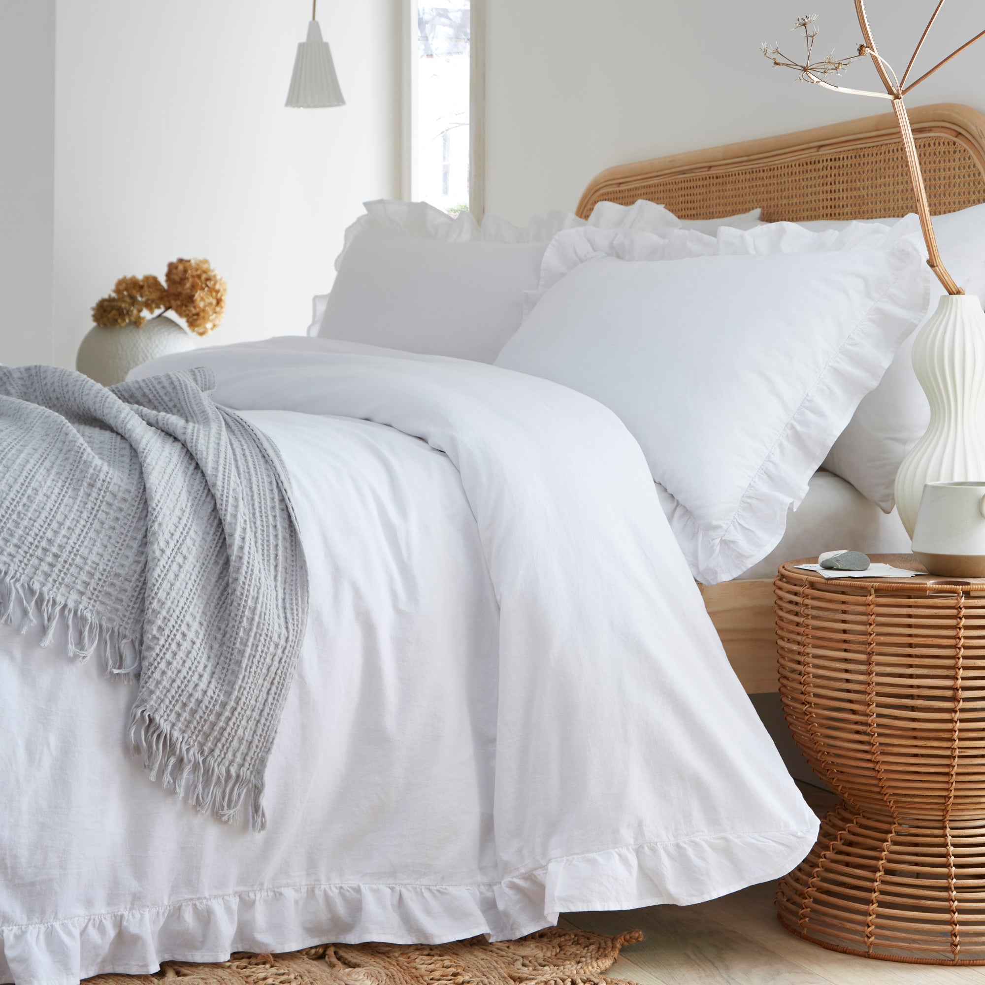 Duvet Cover Set Cassia Frill by Appletree Loft in White