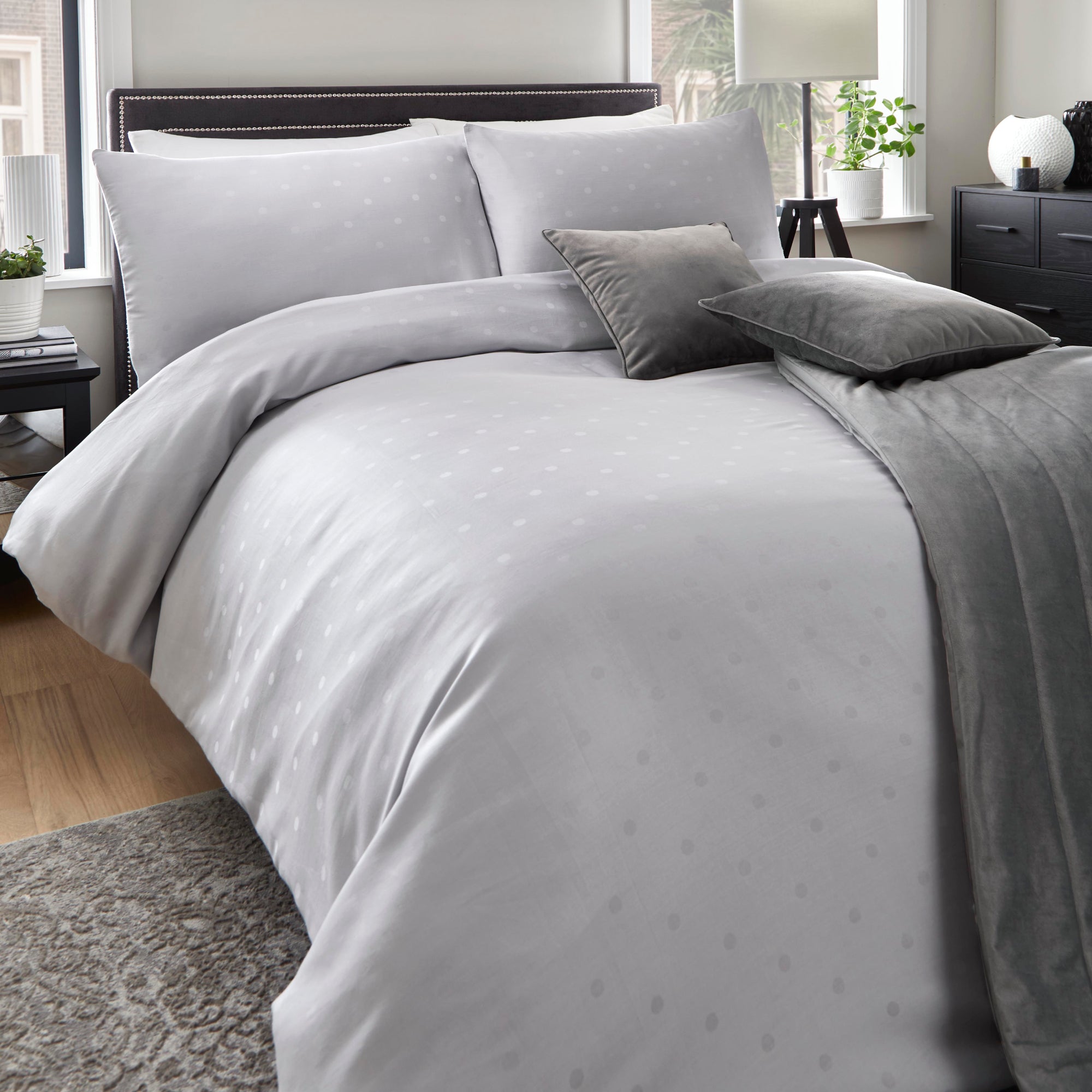 Duvet Cover Set Cecily by Appletree Boutique in SIlver