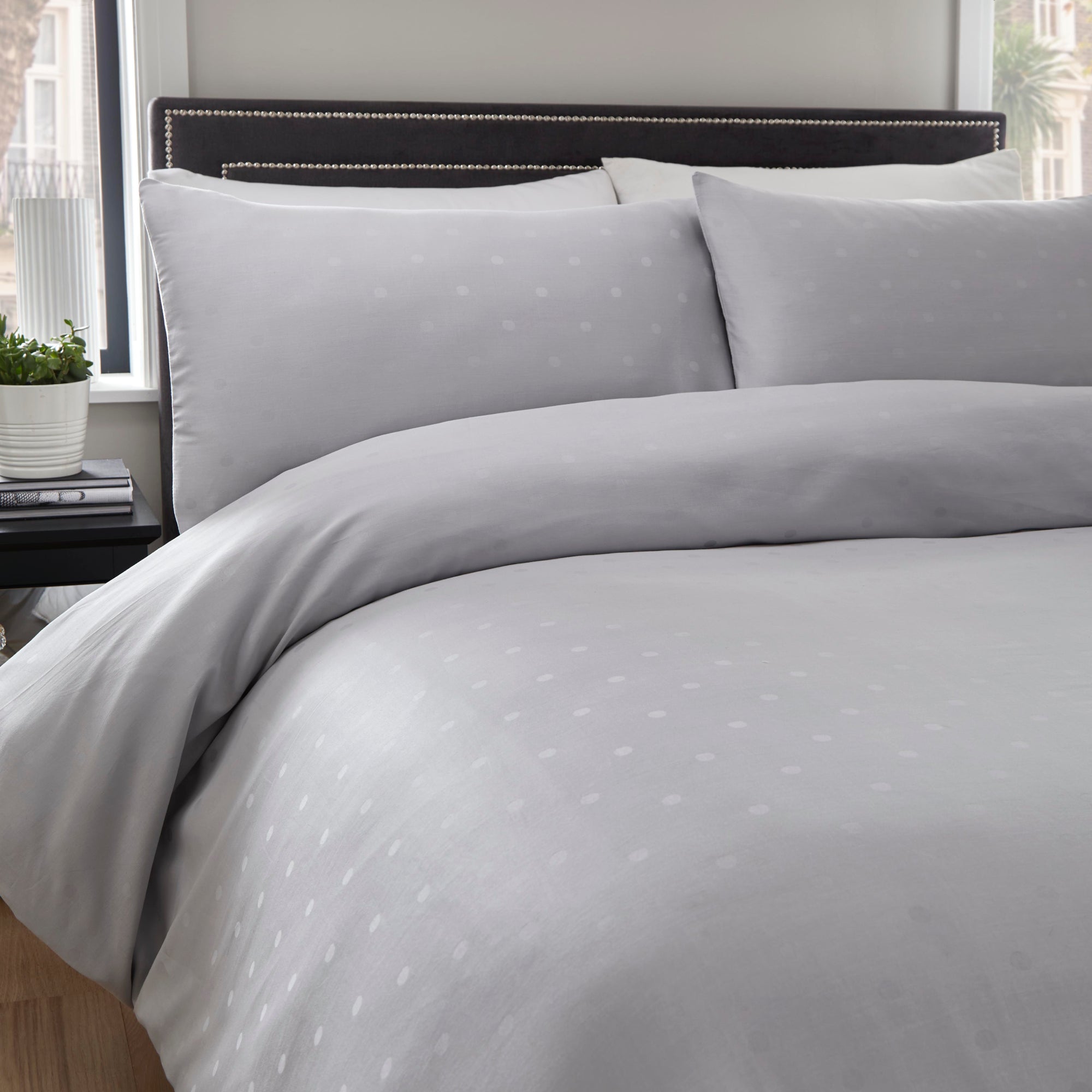 Duvet Cover Set Cecily by Appletree Boutique in SIlver