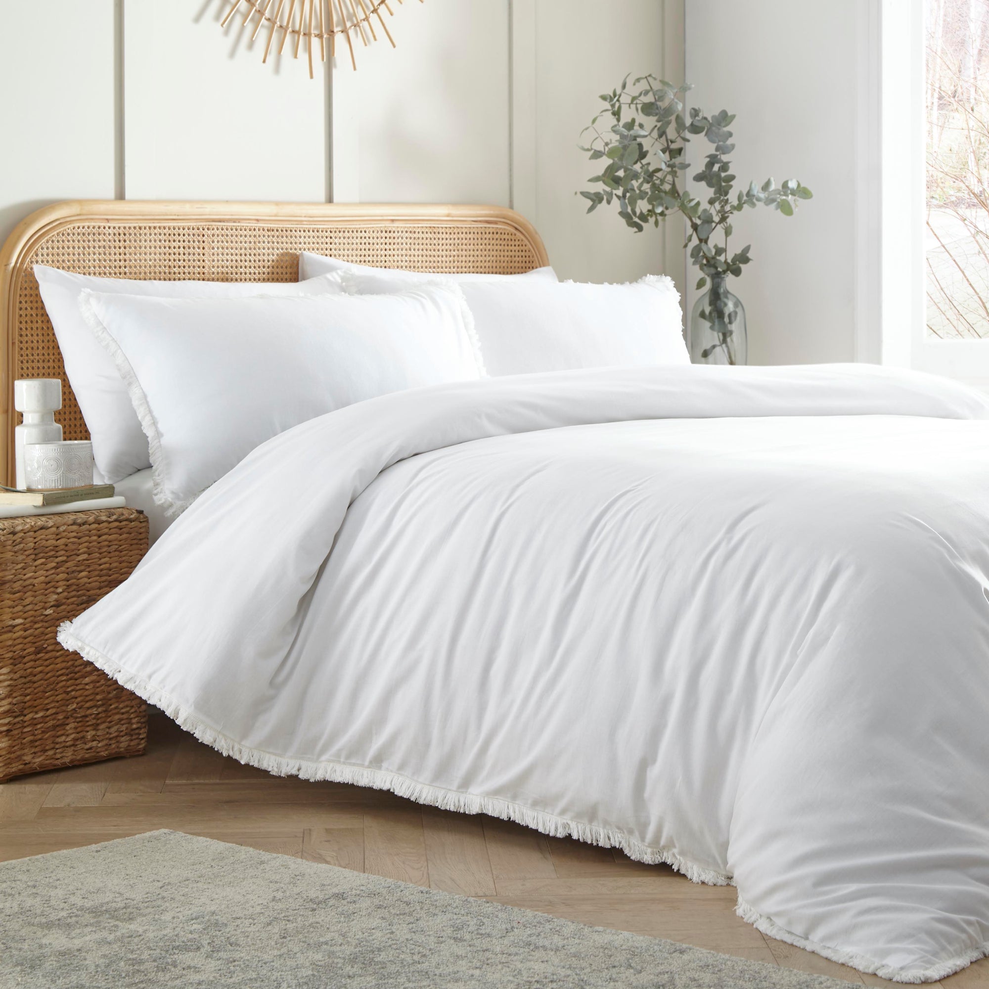 Duvet Cover Set Claire by Appletree Loft in White