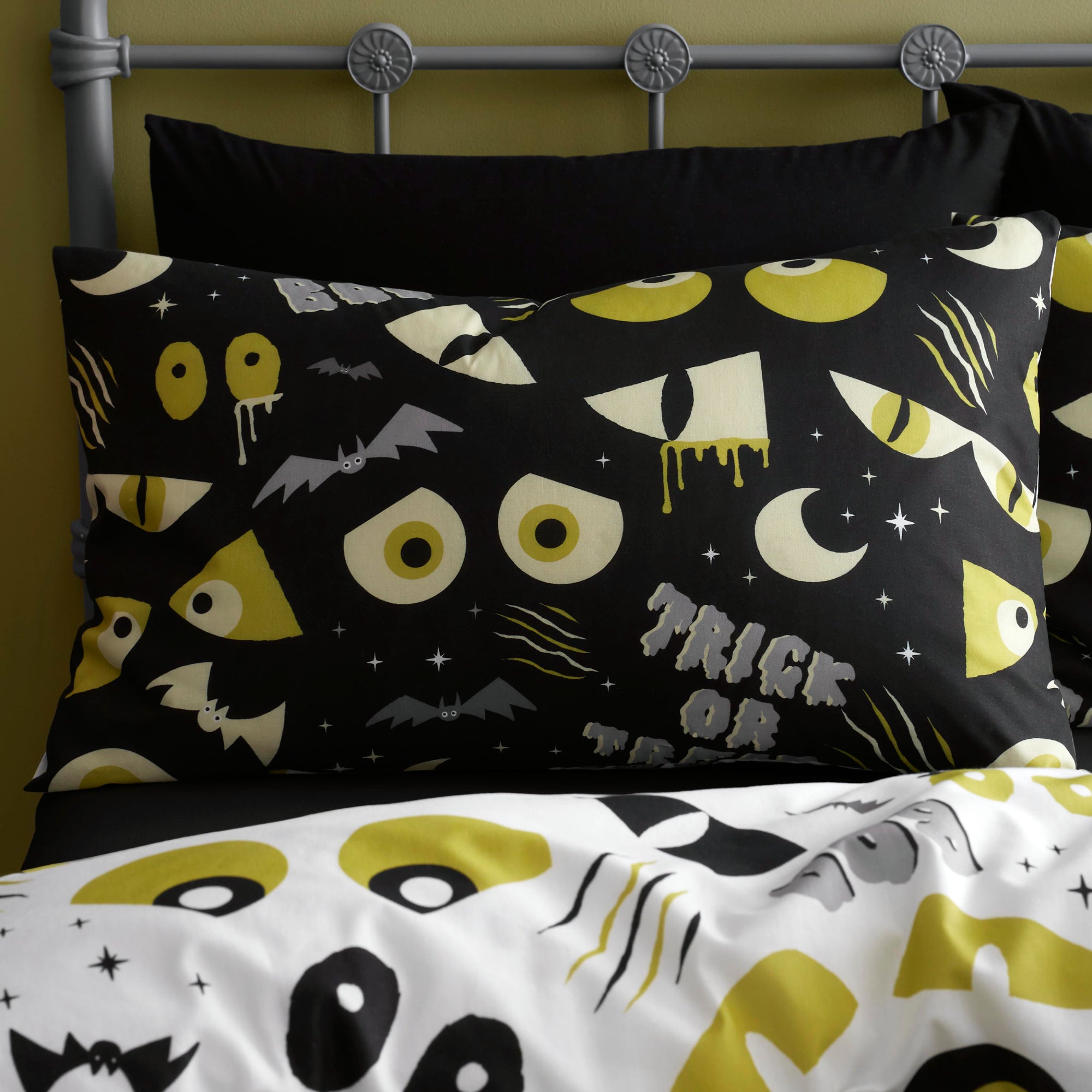 Duvet Cover Set Halloween Trick or Treat by Bedlam in Black
