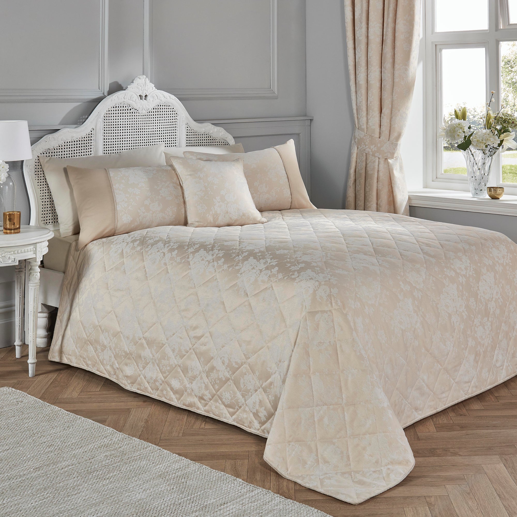 Bedspread Imelda by Dreams & Drapes Woven in Ivory