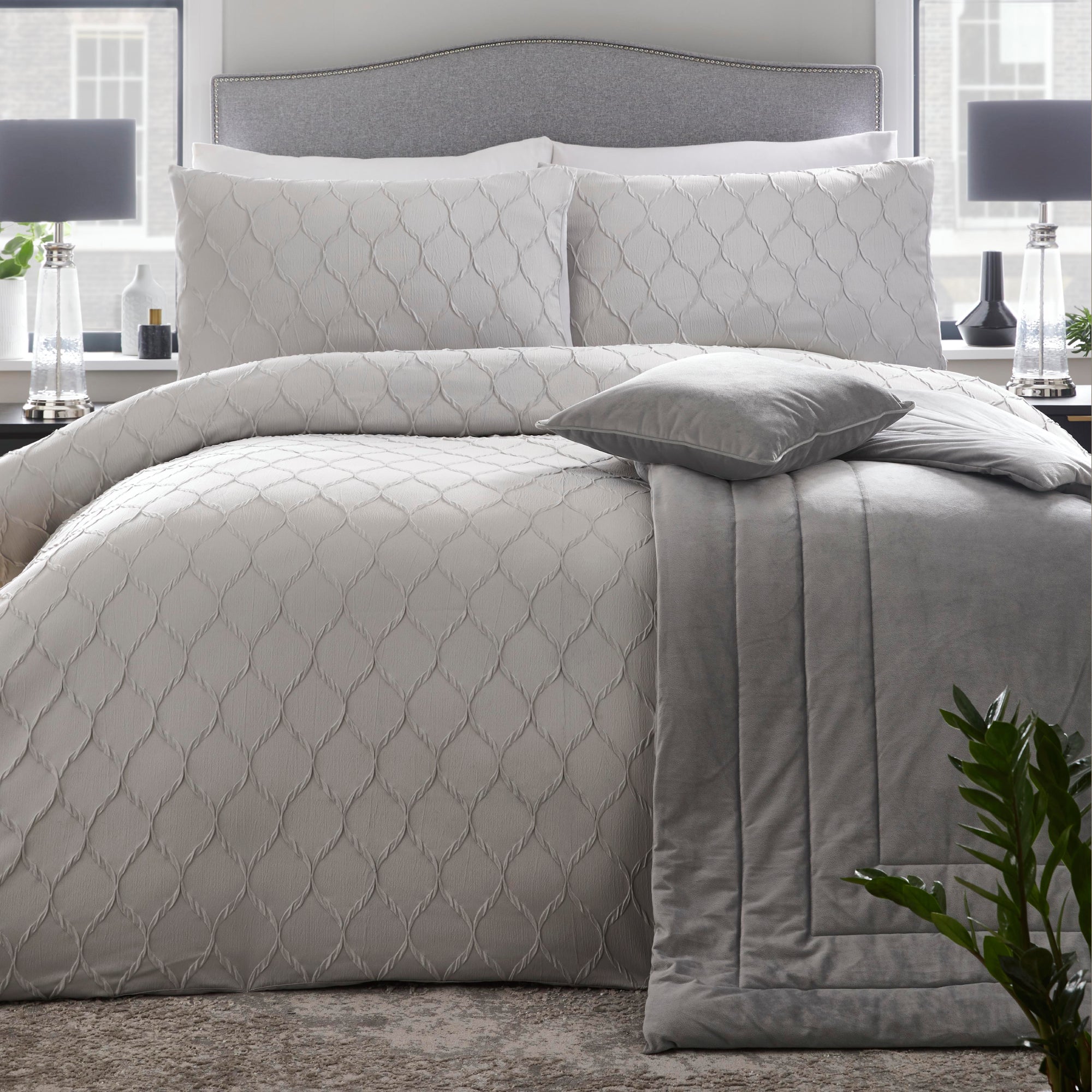 Duvet Cover Set Jeneva by Appletree Boutique in Silver