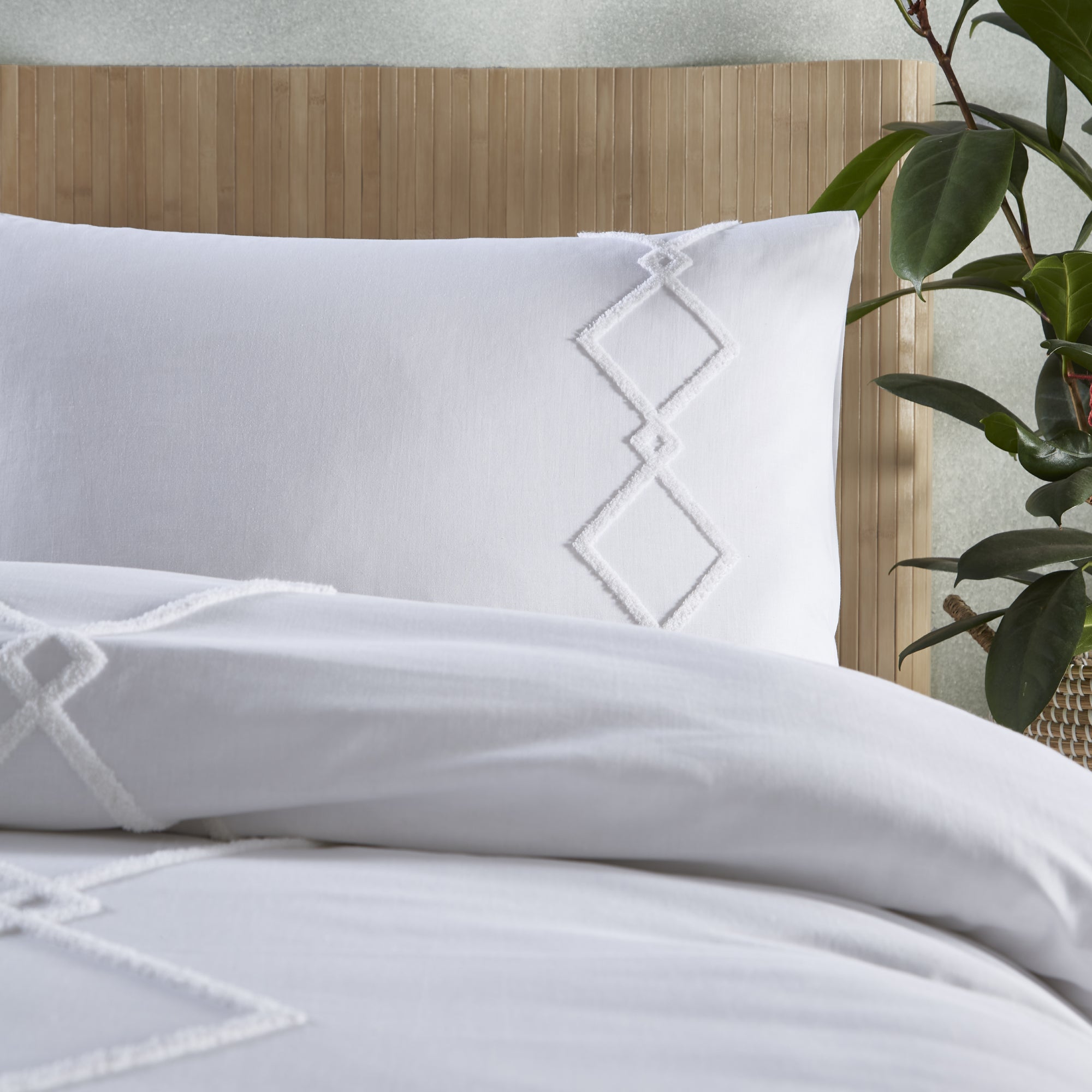 Duvet Cover Set Kojo by Appletree Boutique in White