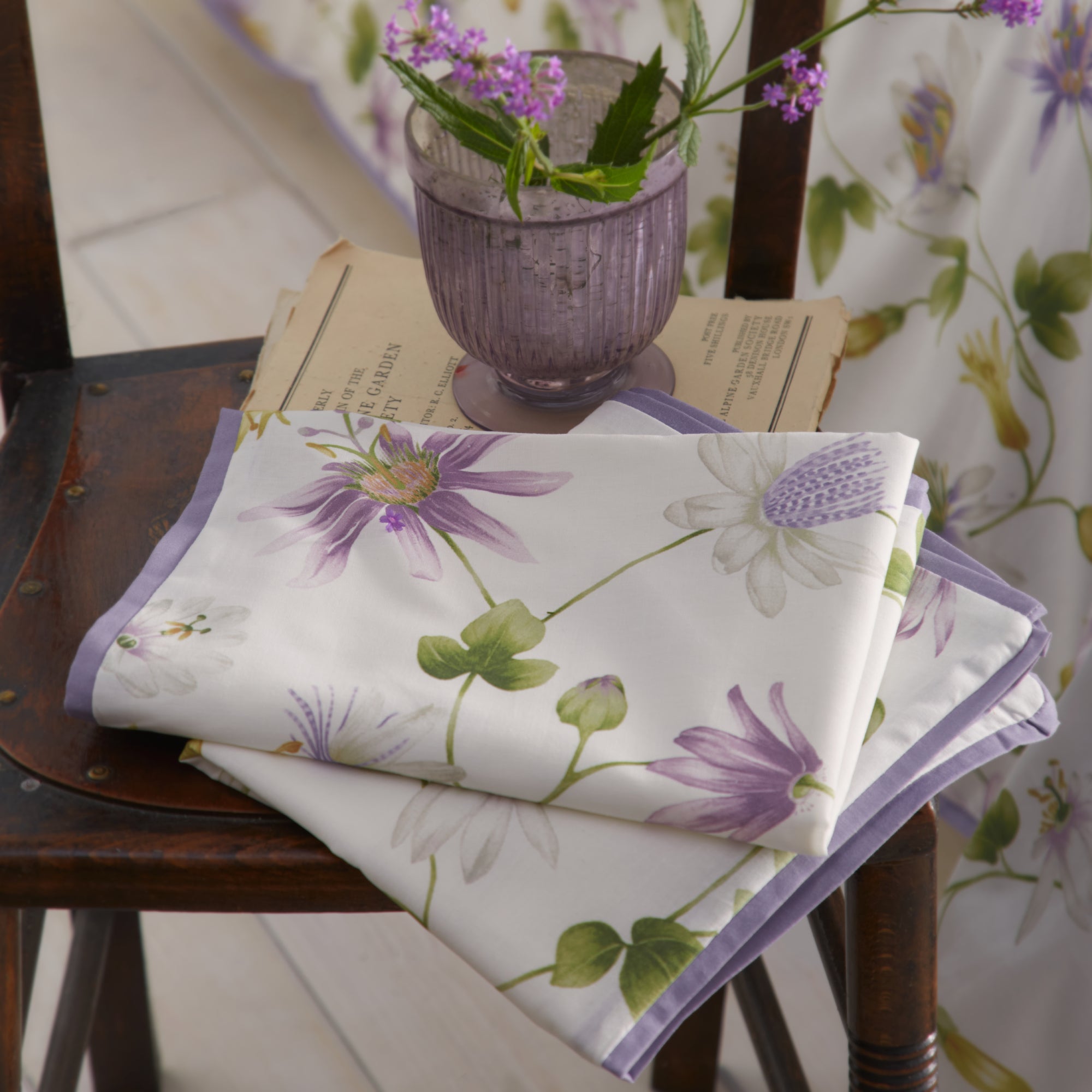 Duvet Cover Set Passion Fruit by Appletree Heritage in Lilac
