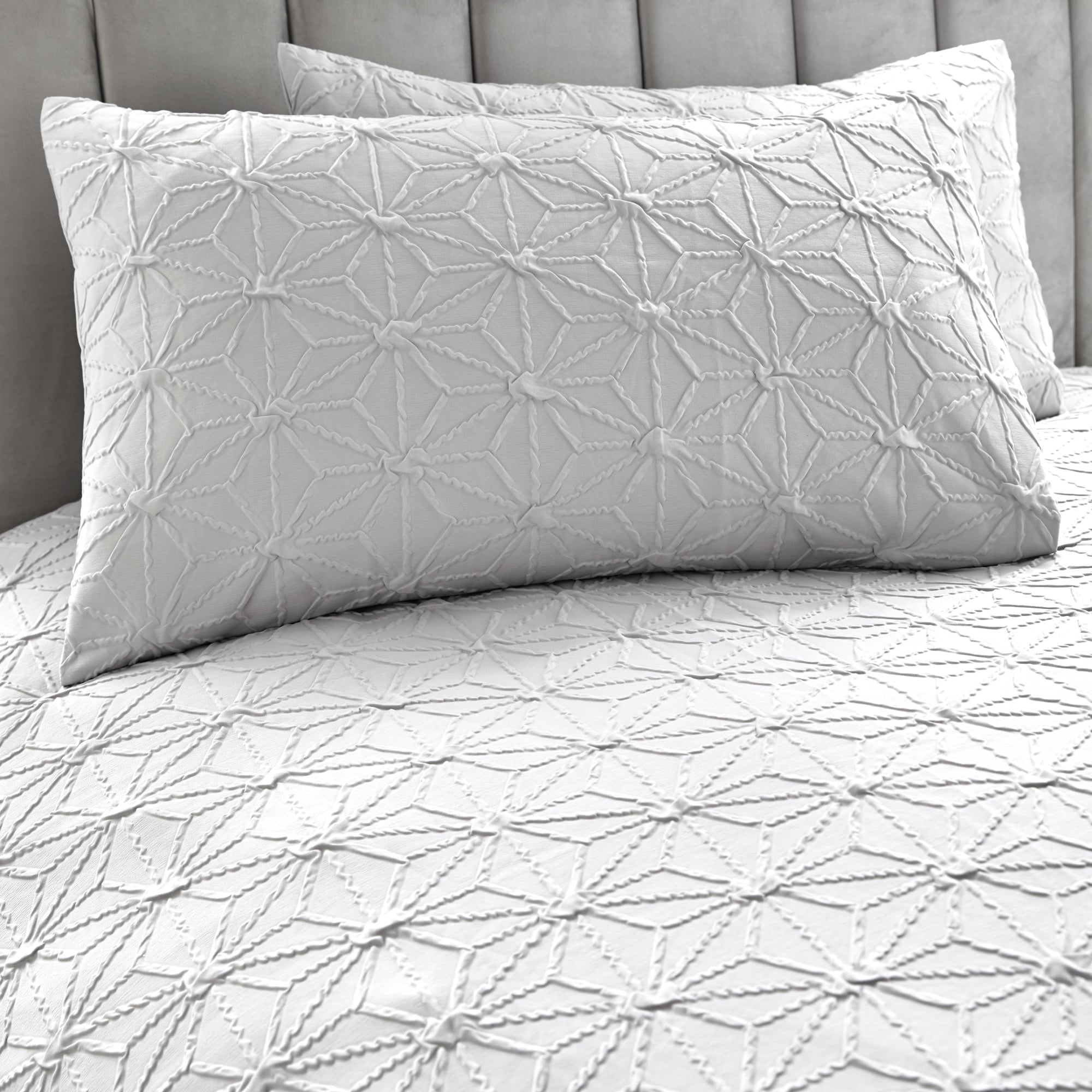 Duvet Cover Set Ruby by By Caprice Home in Silver