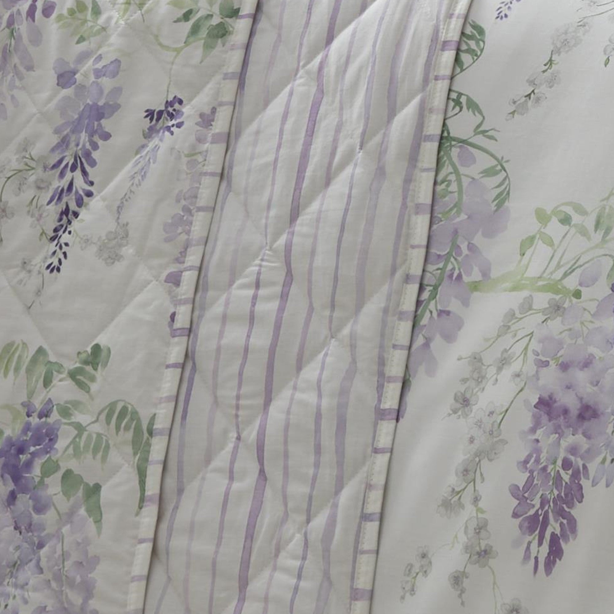 Bedspread Wisteria by Dreams & Drapes Design in Lilac