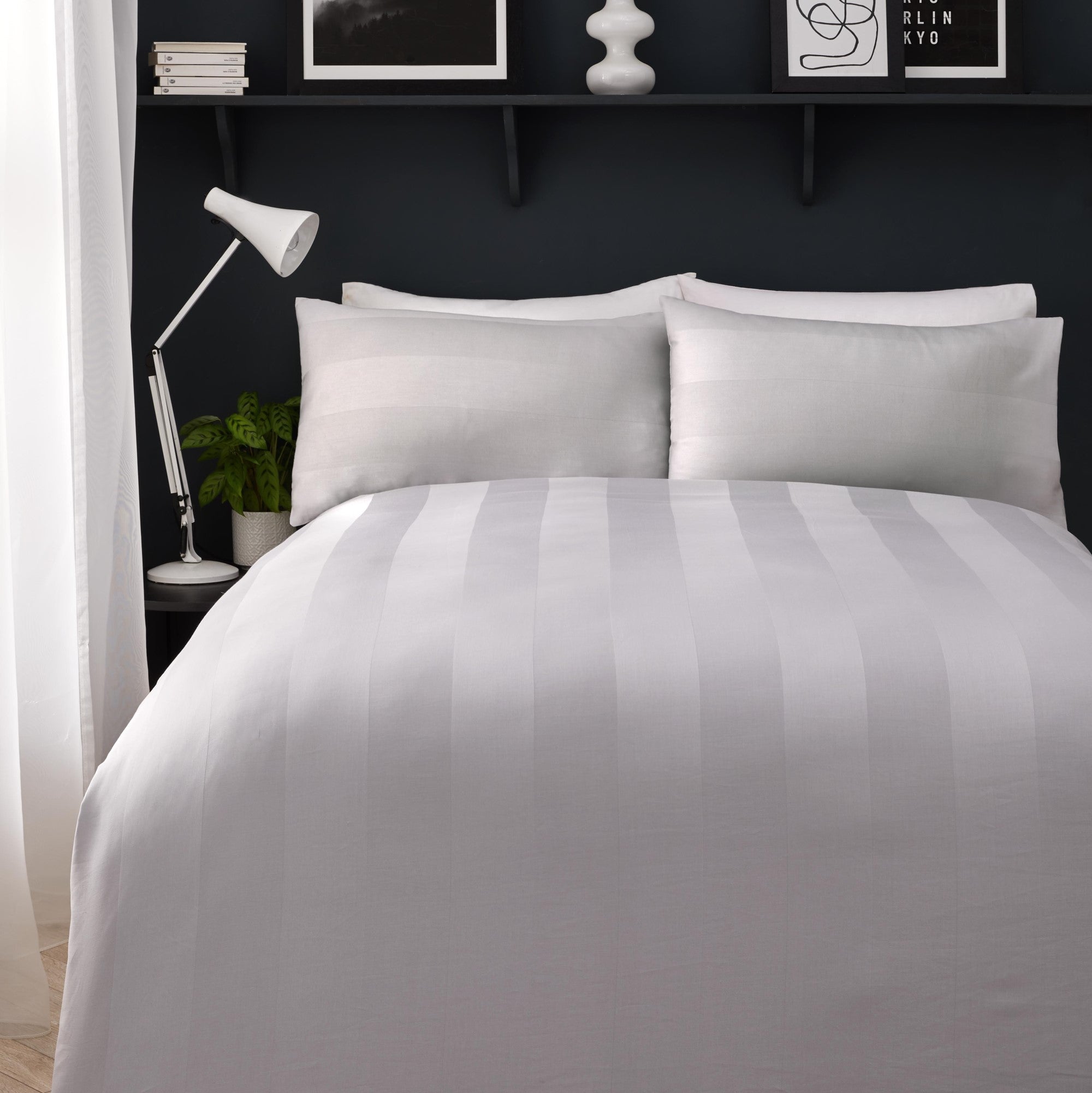 Duvet Cover Set Capri by Appletree Boutique in Silver