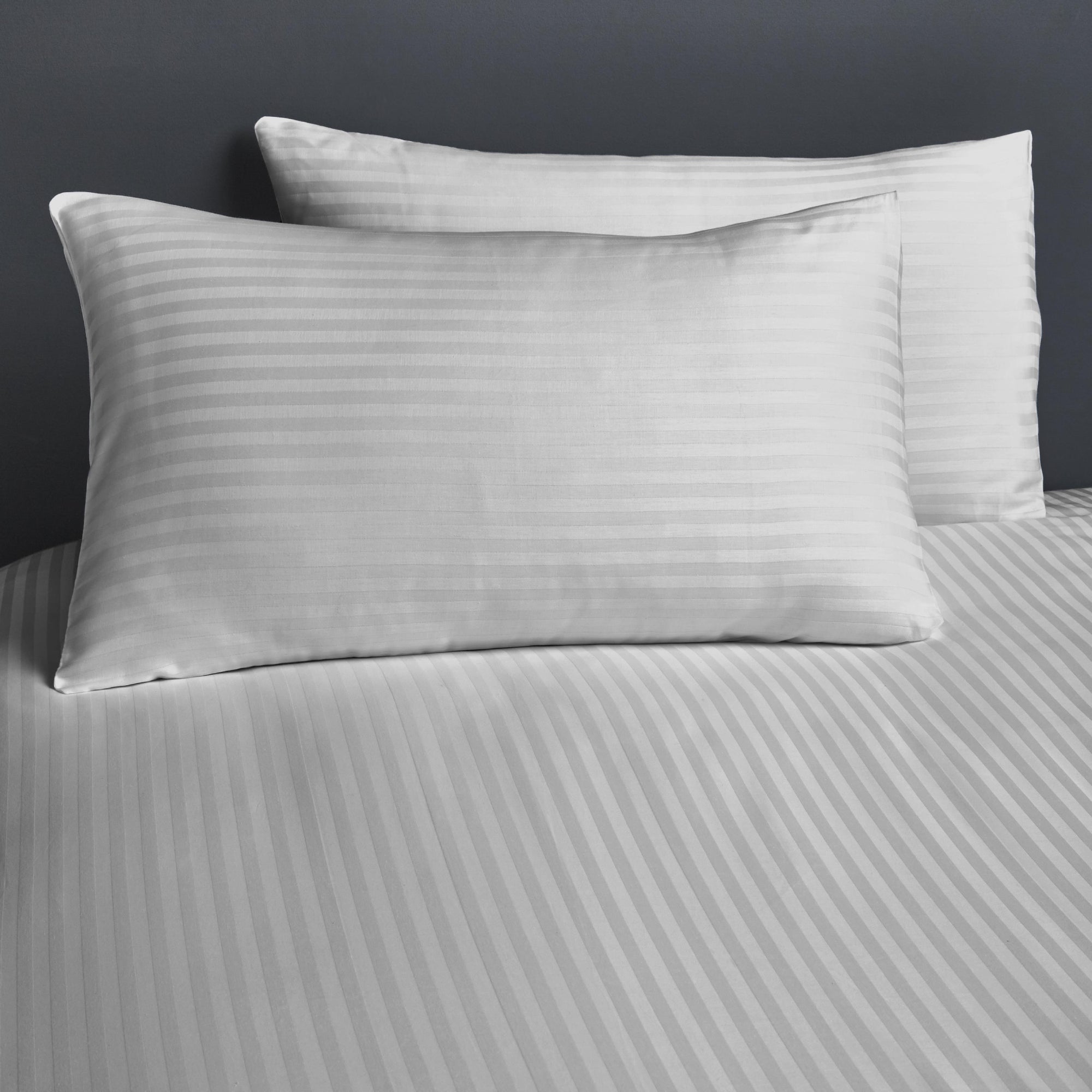 Duvet Cover Set Sirolo by Serene in Silver